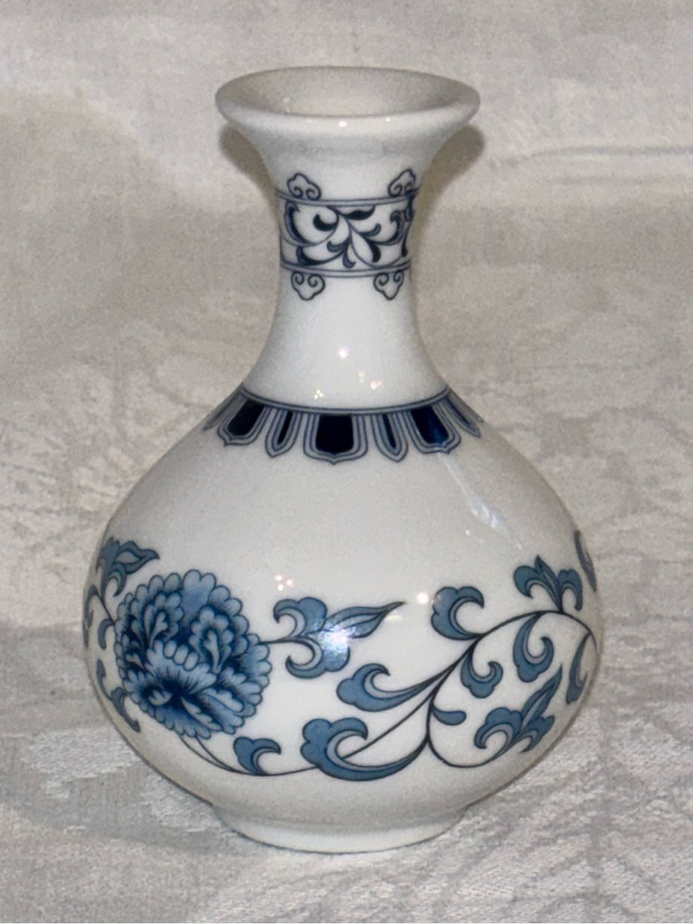 1980 Franklin Porcelain Imperial Dynasties Blue White Bottle Vase Japan Vintage